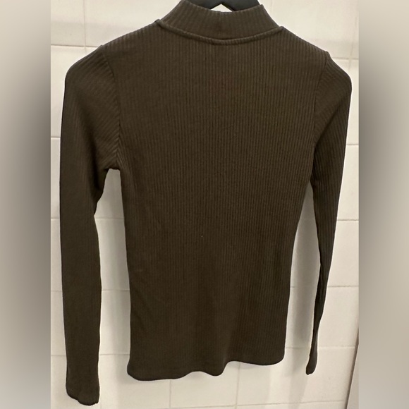 Uniqlo Ribbed Green Long Sleeve Turtleneck Shirt - Picture 3 of 3